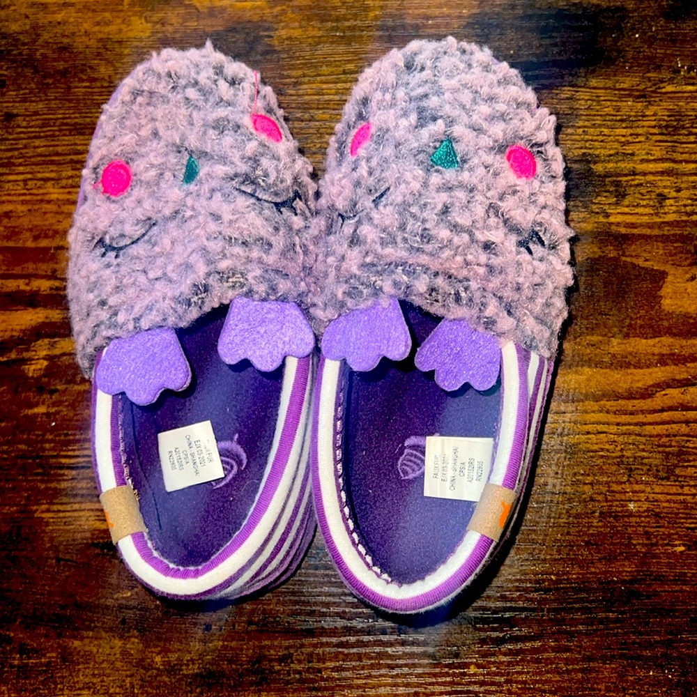 Brand new acorn slippers